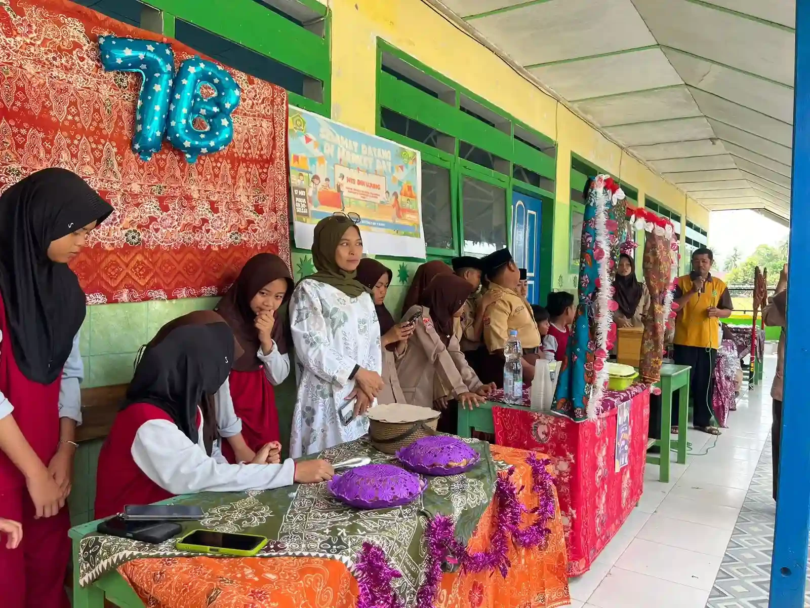 MTs DDI Ujung Pinrang Tumbuhkan Semangat Wirausaha Lewat Bazar P5RA Bertema Kuliner