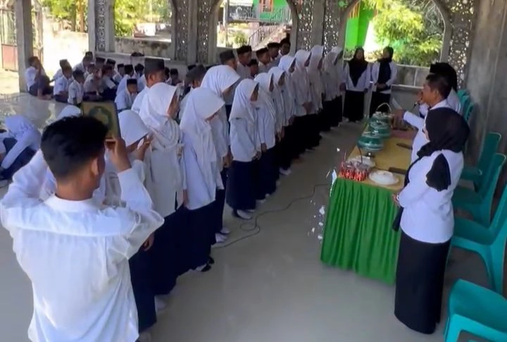 MTs. DDI Ujung Melantik Pengurus OSIM Periode 2025-2026